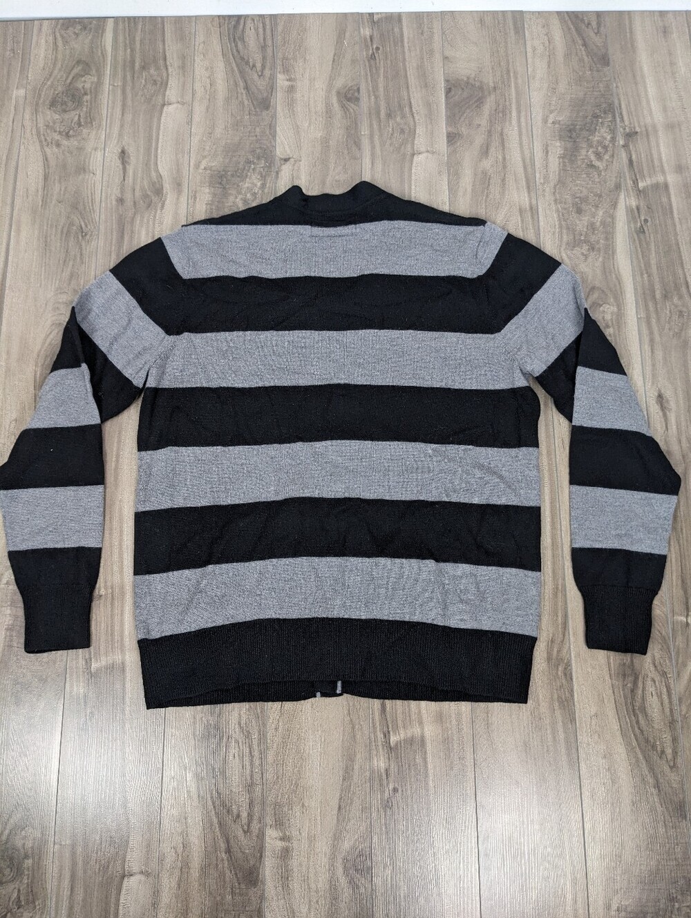 Club Monaco Men's Cardigan Size XL Grey Black Striped 100% merino wool - Picture 2 of 9
